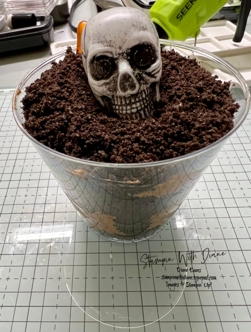 Dirt and worm Cake